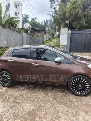 Toyota Yaris 2012 Brown