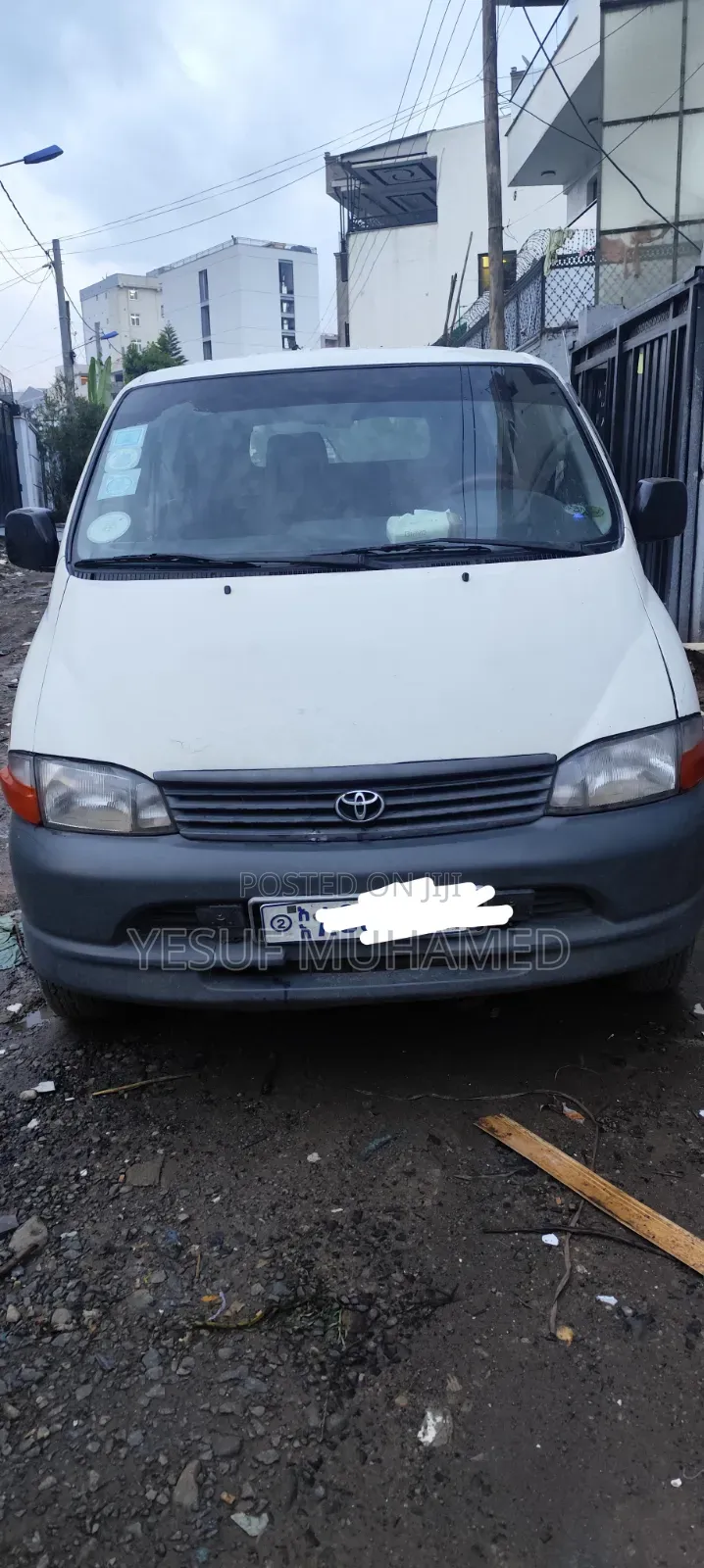 Toyota Grand HiAce 2001 White