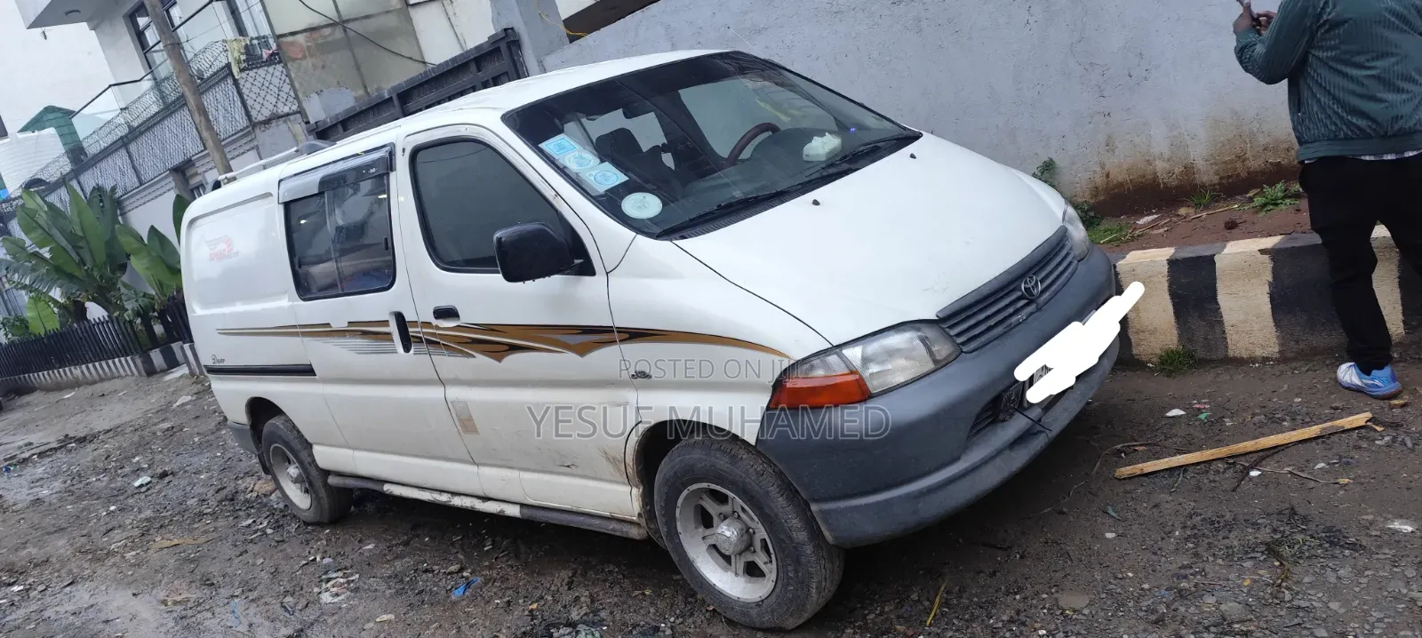 Toyota Grand HiAce 2001 White