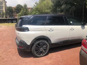 Peugeot 5008 2021 White
