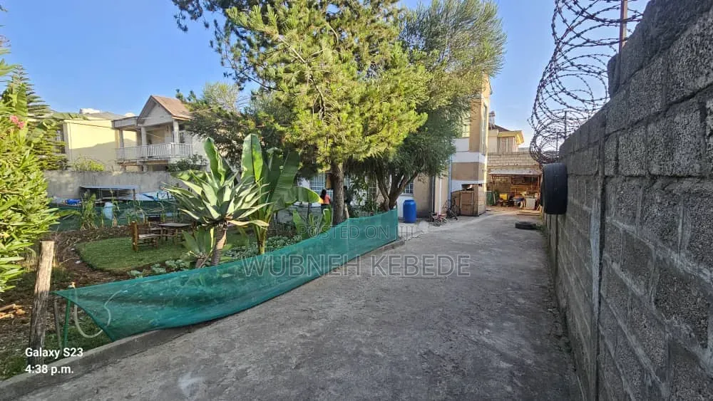 7bdrm Apartment in Goal Rm, Yeka for sale