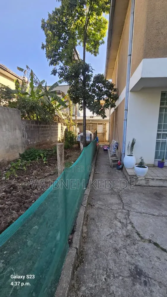 7bdrm Apartment in Goal Rm, Yeka for sale