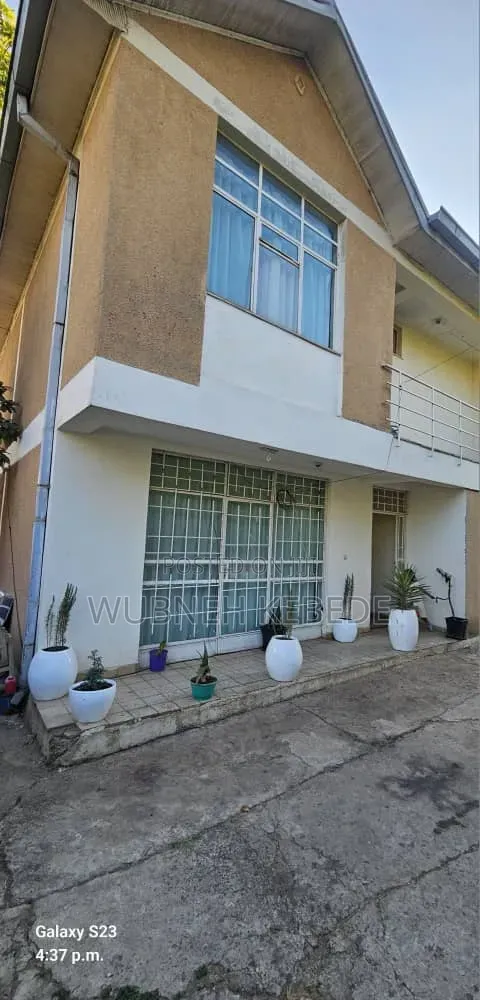 7bdrm Apartment in Goal Rm, Yeka for sale