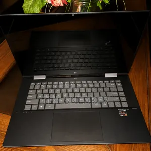 Laptop HP Envy x360 8GB AMD Ryzen 5 SSD 512GB
