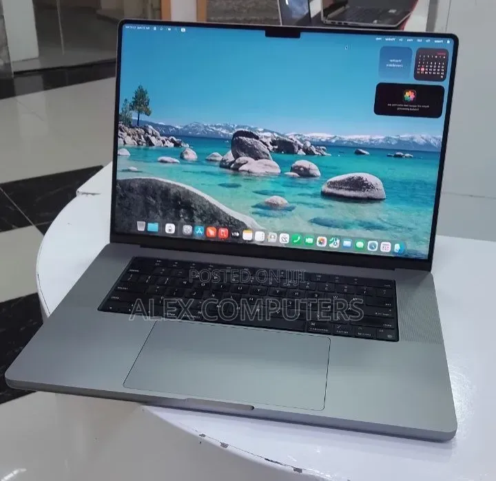 New Laptop Apple MacBook 16GB Apple M1 Max SSHD (Hybrid) 256GB
