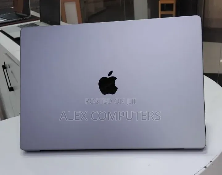 New Laptop Apple MacBook 16GB Apple M1 Max SSHD (Hybrid) 256GB