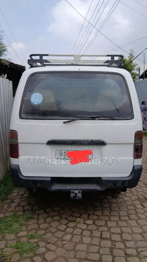Toyota HiAce 1992 White