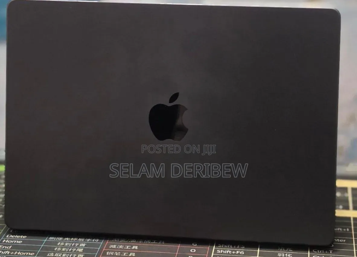 New Laptop Apple MacBook Pro 2024 M4 16GB Apple M4 Pro SSD 512GB