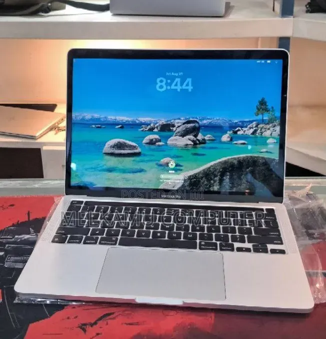 New Laptop Apple MacBook Pro 2020 M1 16GB Apple M1 SSD 1T