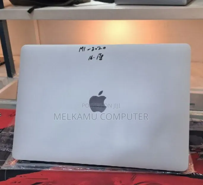 New Laptop Apple MacBook Pro 2020 M1 16GB Apple M1 SSD 1T