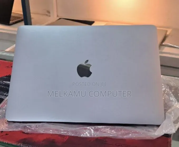 New Laptop Apple MacBook Pro 2020 M1 16GB Apple M1 SSD 256GB