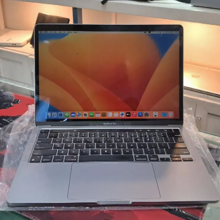 New Laptop Apple MacBook Pro 2020 M1 16GB Apple M1 SSD 256GB