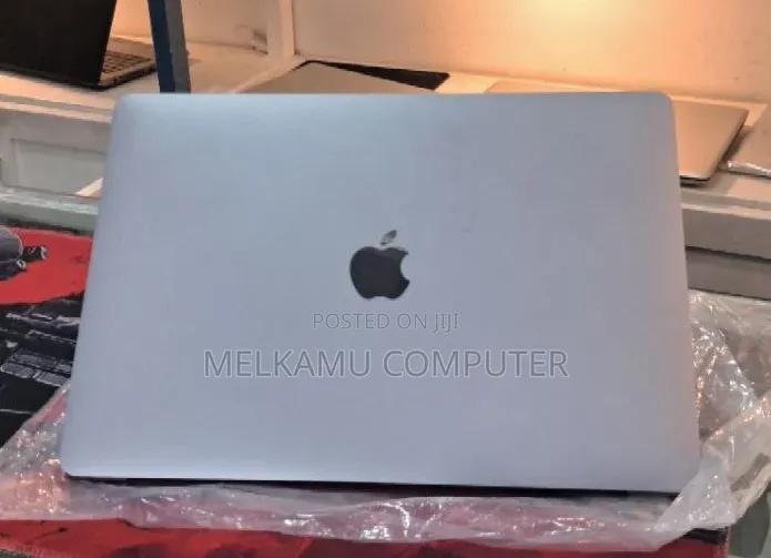 New Laptop Apple MacBook Pro 2020 M1 16GB Apple M1 SSD 256GB