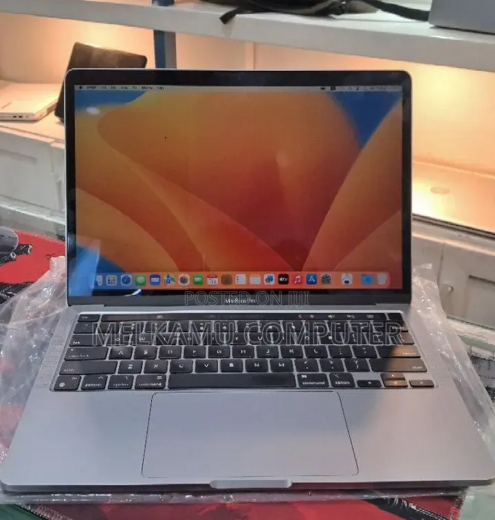 New Laptop Apple MacBook Pro 2020 M1 16GB Apple M1 SSD 256GB