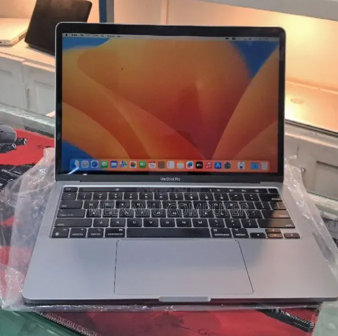 New Laptop Apple MacBook Pro 2020 M1 16GB Apple M1 SSD 256GB