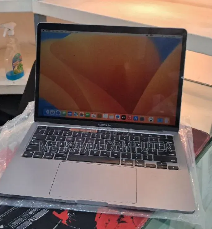 New Laptop Apple MacBook Pro 2020 M1 16GB Apple M1 SSD 256GB