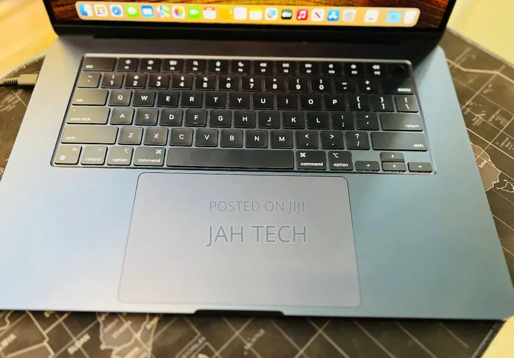 New Laptop Apple MacBook Air 2024 M3 8GB Apple M3 SSD 256GB