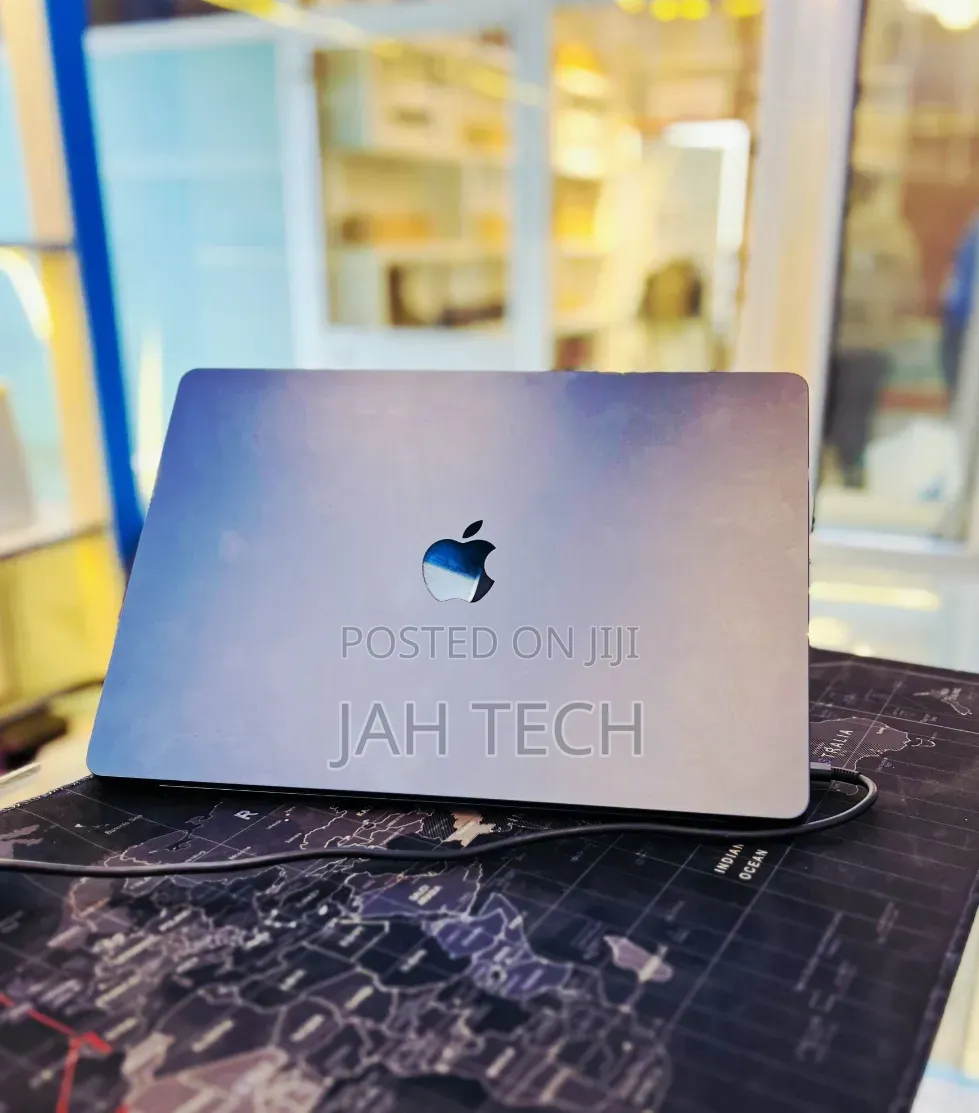 New Laptop Apple MacBook Air 2024 M3 8GB Apple M3 SSD 256GB