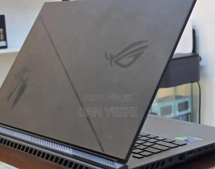 New Laptop Asus ROG Strix G18 16GB Intel Core i9 SSD 1T