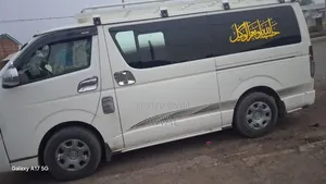 Toyota HiAce 2014 White