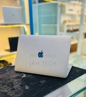 New Laptop Apple MacBook Pro 2022 M2 8GB Apple M2 SSD 512GB
