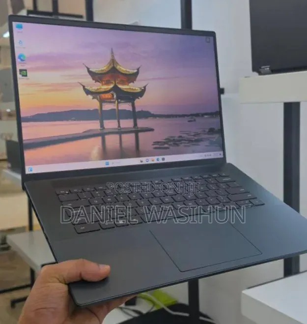 New Laptop Dell Inspiron 15 16GB Intel Core i7 SSD 512GB