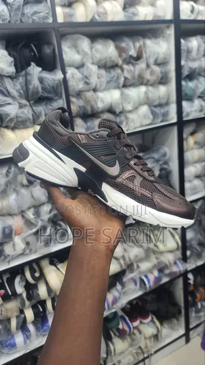 Nike Zoom Vomero 5 Tech Runners