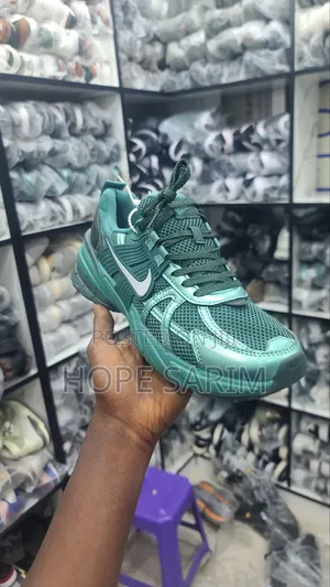 Nike Zoom Vomero 5 Tech Runners
