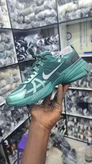 Nike Zoom Vomero 5 Tech Runners