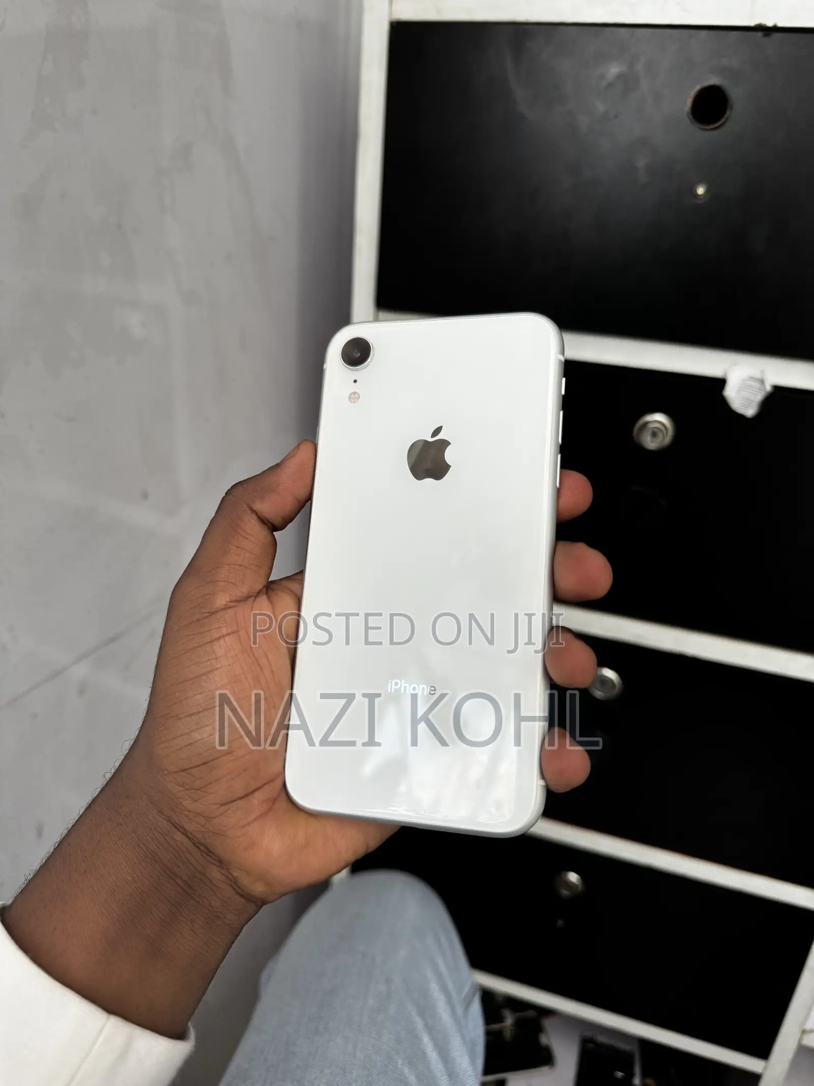 Apple iPhone XR 64 GB White