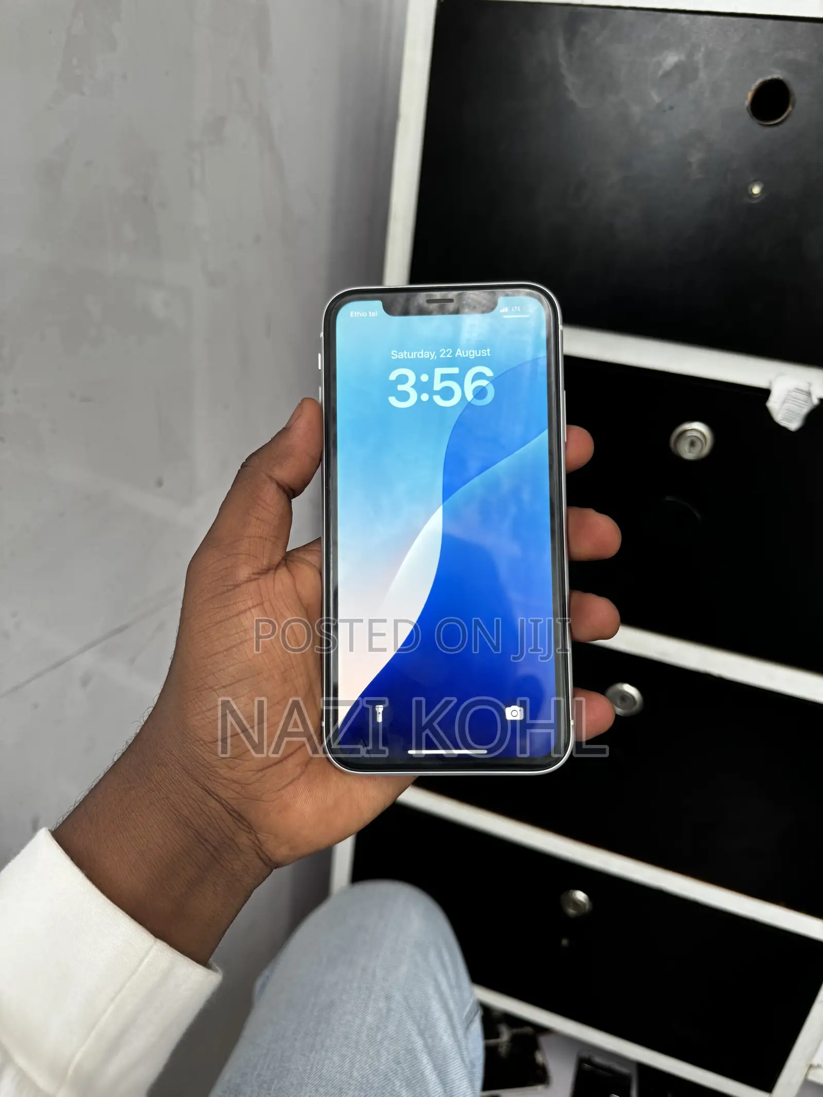 Apple iPhone XR 64 GB White
