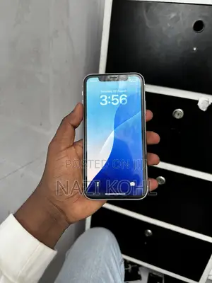 Apple iPhone XR 64 GB White