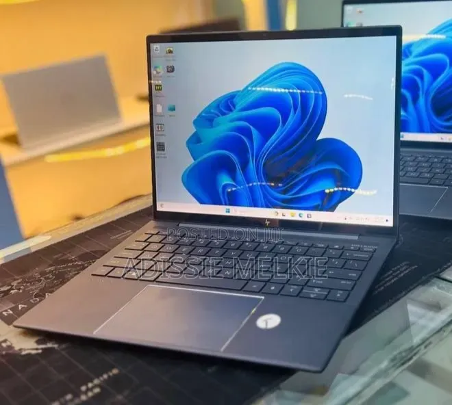 New Laptop HP Dragonfly G3 16GB Intel Core i7 SSD 512GB