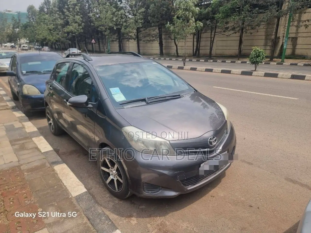 Toyota Yaris 2012 Black