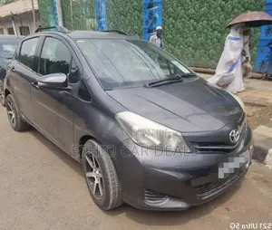 Toyota Yaris 2012 Black