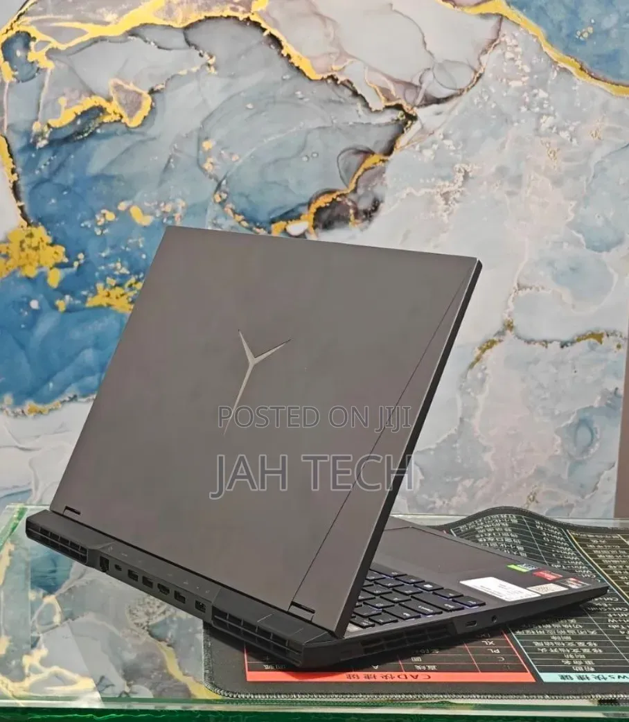 New Laptop Lenovo Legion 5 16GB AMD Ryzen 7 SSD 512GB