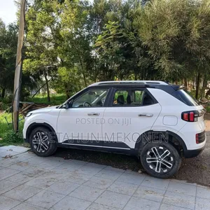 Hyundai Venue 2024 White