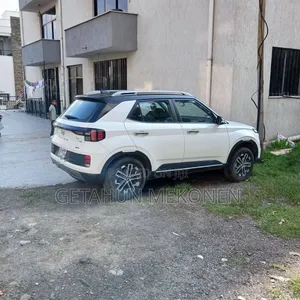 Hyundai Venue 2024 White