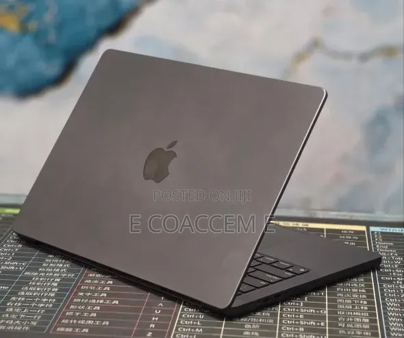 New Laptop Apple MacBook 16GB Apple M4 SSD 512GB