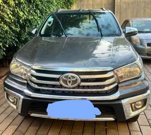 Toyota Hilux 2017 Gray