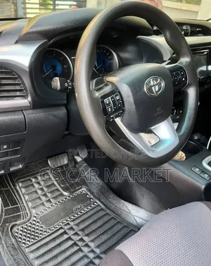 Toyota Hilux 2017 Gray