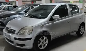 Toyota Vitz 2004 Silver