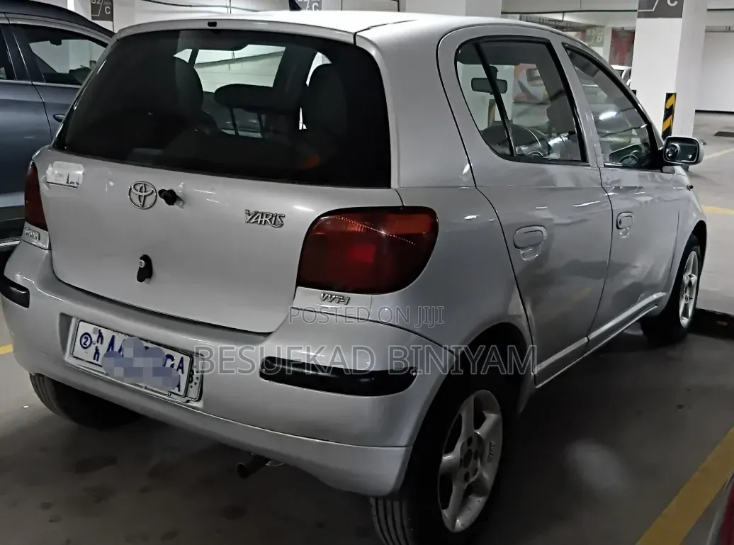 Toyota Vitz 2004 Silver