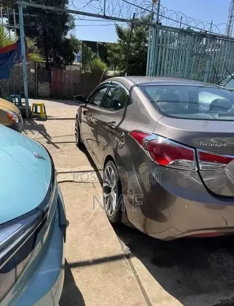 Hyundai Elantra 2012 Gray