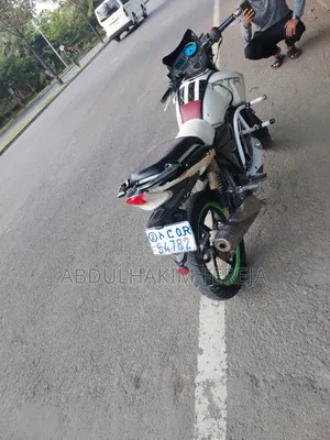 TVS Apache 180 RTR 2021 Yellow