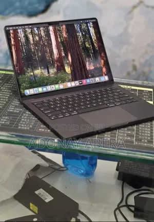 New Laptop Apple MacBook 16GB Apple M4 SSD 512GB