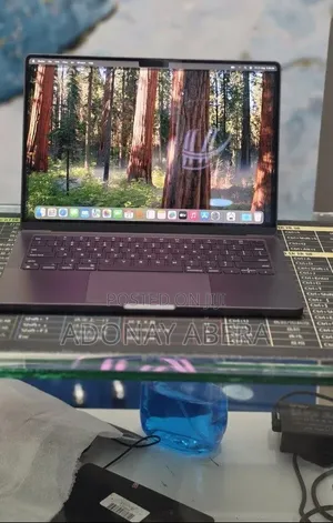 New Laptop Apple MacBook 16GB Apple M4 SSD 512GB