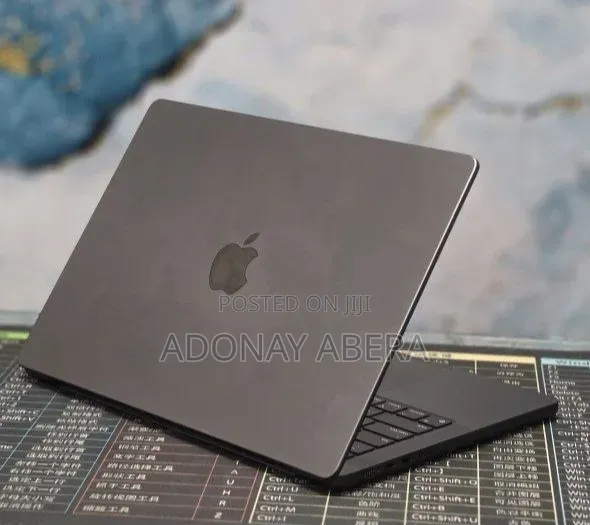 New Laptop Apple MacBook 16GB Apple M4 SSD 512GB