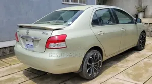 Toyota Yaris 2009 Gold