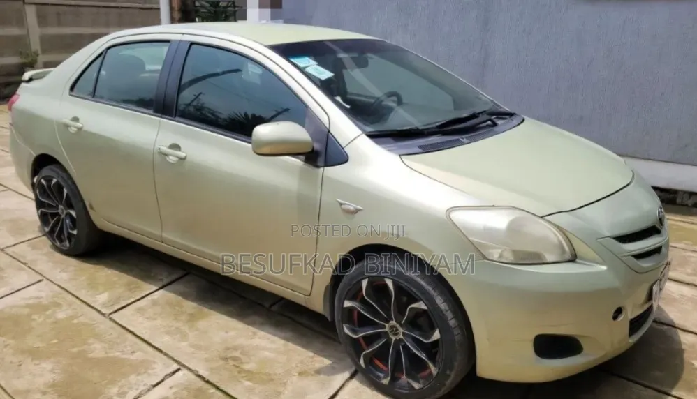 Toyota Yaris 2009 Gold